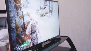 Gamer kiscsaj konzolozás helyett kárót kap