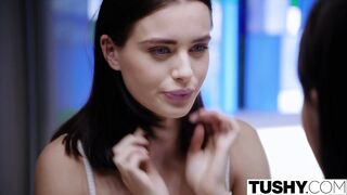 Lana Rhoades hátsó bejáratba kefélve