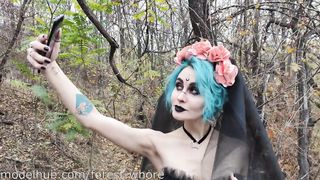 Halloween Cosplayes kisasszony popsiba dugva