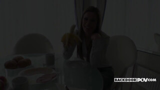 Its POV - Athina Love a magyar pornószínész nőci popsiba dugva