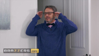 Brazzers - Kristen Scott az apja haverjával kúrel