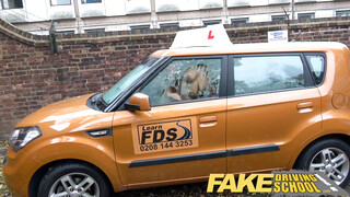 Fake Driving School - Tini hölgyemény az oktatóval dug
