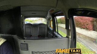 FakeTaxi - iskolás hölgyemény ordítva élvez