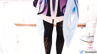 Cosplay-es hölgyemény lábbal kúr és aztán őt kefélik