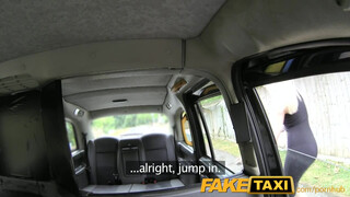 FakeTaxi - isteni testű világos szőke kisasszony szeret baszni