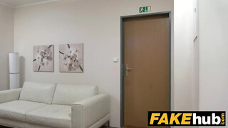 Fake Agent - német tini picsa ki akarja próbálni a pornózást