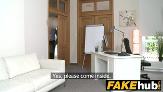Fake Agent - félénk kisasszony csak fotókat szeretett volna
