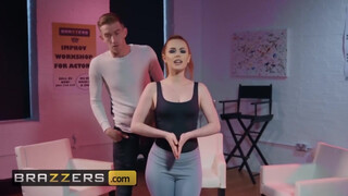 Brazzers - Ella Hughes muffjában a méretes farok