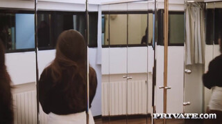 Private com - a főnöknek elégg méretes dákója van