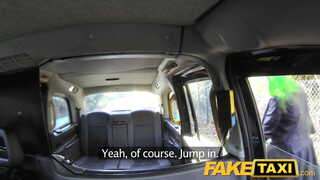 Fake Taxi zöld hajú csajszi popója kúrható