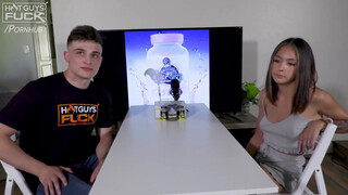 Tini kicsike kannás kiscsaj és a tetovált manus - Hot Guys Fuck