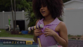 Brazzers - Nina Diaz megbaszatja magát a fiatal manussal