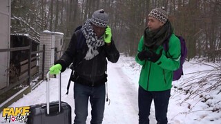 Hatalmas keblű tini bige és a turista srácok - Fake Hostel
