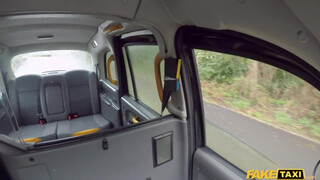 Fake Taxi - Ava Austen a hatalmas seggű tetovált csajszi