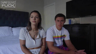 Méretes seggű tini csajszi és a pasija - Hot Guys Fuck