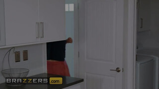 Brazzers - Charlotte Sins idősebb faszival kefél