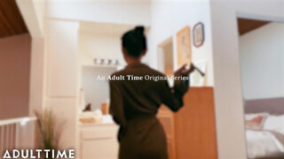 ADULT TIME - Ázsiai tini kisasszony a fürdőben peckezik