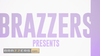 Brazzers - Katie Kush a kurva szemüveges bige