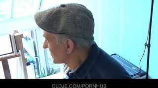 Oldje - Kettő idős nyeles aszpirin a fiatal csajnak