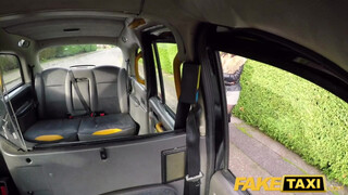 Csöcsös tini kiscsaj segget nyal - Fake Taxi