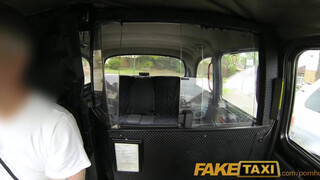 FakeTaxi - Nicola Kiss közösül a taxissal