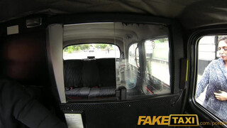 FakeTaxi - hatalmas didkós csaj nem akar fizetni