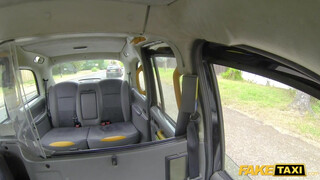 Fake Taxi - Kira Noir a szexy csoki bula
