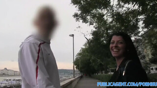 PublicAgent - Vivien Bell a izgató kokeró hölgyemény