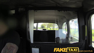 FakeTaxi - ártatlan kicsike tini kiscsaj és a vastag bré