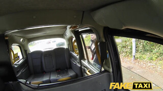 Fake Taxi - Skót csöcsös kiscsaj kinyalva