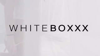 WhiteBoxxx - fullos világos szőke picsa reggel akar baszni
