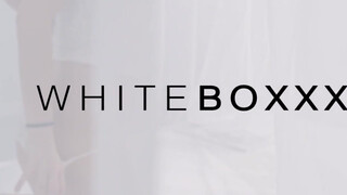WhiteBoxxx - nyuszinak öltözött hölgyemény megdöngetve