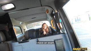 Fake Taxi - 18 éves csaj popóba tolva