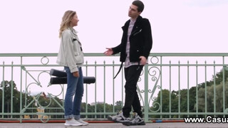 Casual Tini Porno - fullos csoki kiscsaj és a barátja