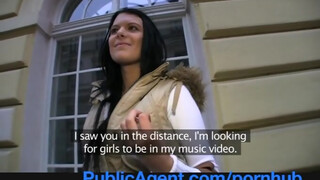 PublicAgent - Rebecca pénzért kúr