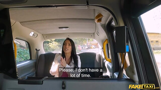 Fake Taxi - Megan Fiore a gyönyörű hatalmas keblű csajszi