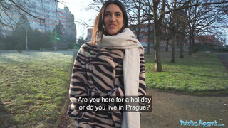 Public Agent - Lena Coxx borotvált pinája megkúrelva