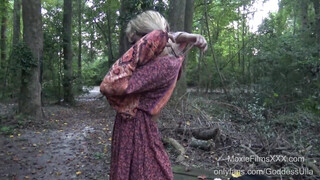 MoxieFilms - Hatalmas tőgyes hippi kiscsaj