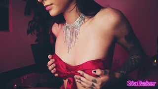 Gia Baker a tüzes latina bige