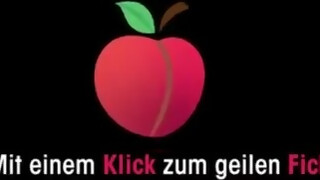 Amatőr tetovált méretes keblű tini picsa