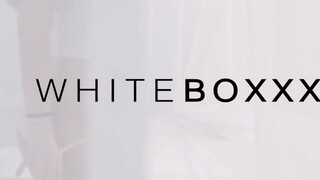 WHITEBOXXX - Liya Silver a szexy csöcsös spiné