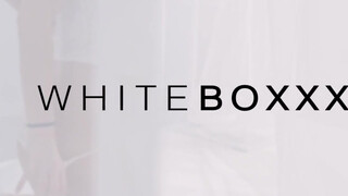 WHITEBOXXX - Francys Belle a méretes cickós csajszi