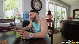 BANGBROS - Crystal Chase a nagy kannás latina picsa