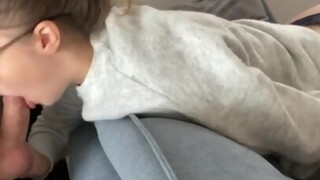 TinyTaya megkúrelva hátulról