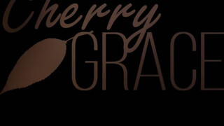 Cherry Grace lovagol a kanján