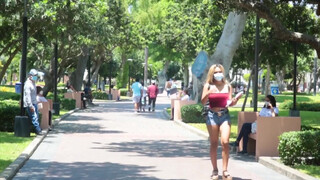 Izgató hatalmas keblű venezuelai kiscsaj