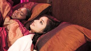 Amari Anne el sem hiszi, milyen jól nyali sunát Avery Black!